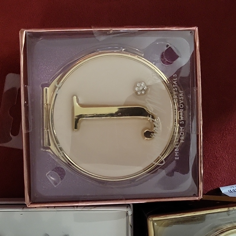 Compact mirrors - Picture 3 of 5